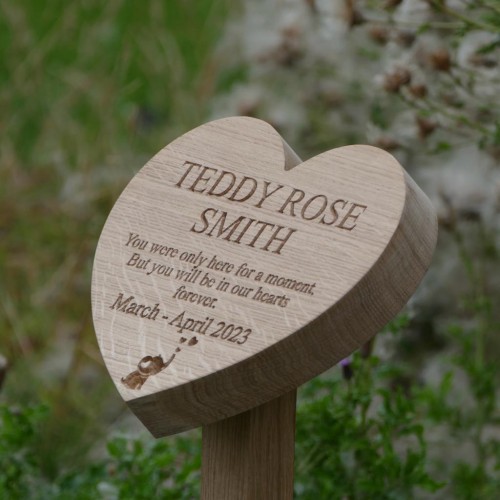 Carved-oak-memorial-plaque-heart-memorials-500x500